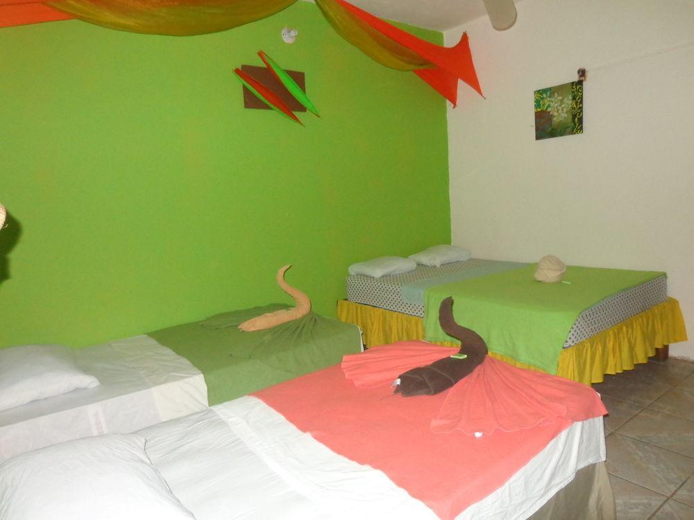Cabinas Tortuguero Natural Екстер'єр фото