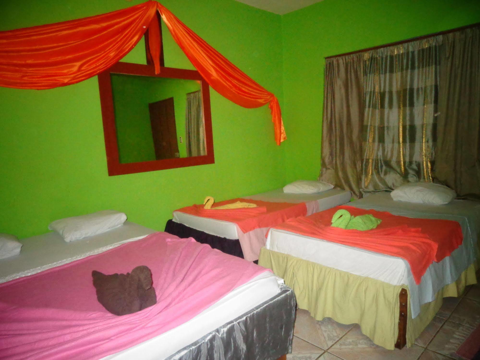 Cabinas Tortuguero Natural Екстер'єр фото