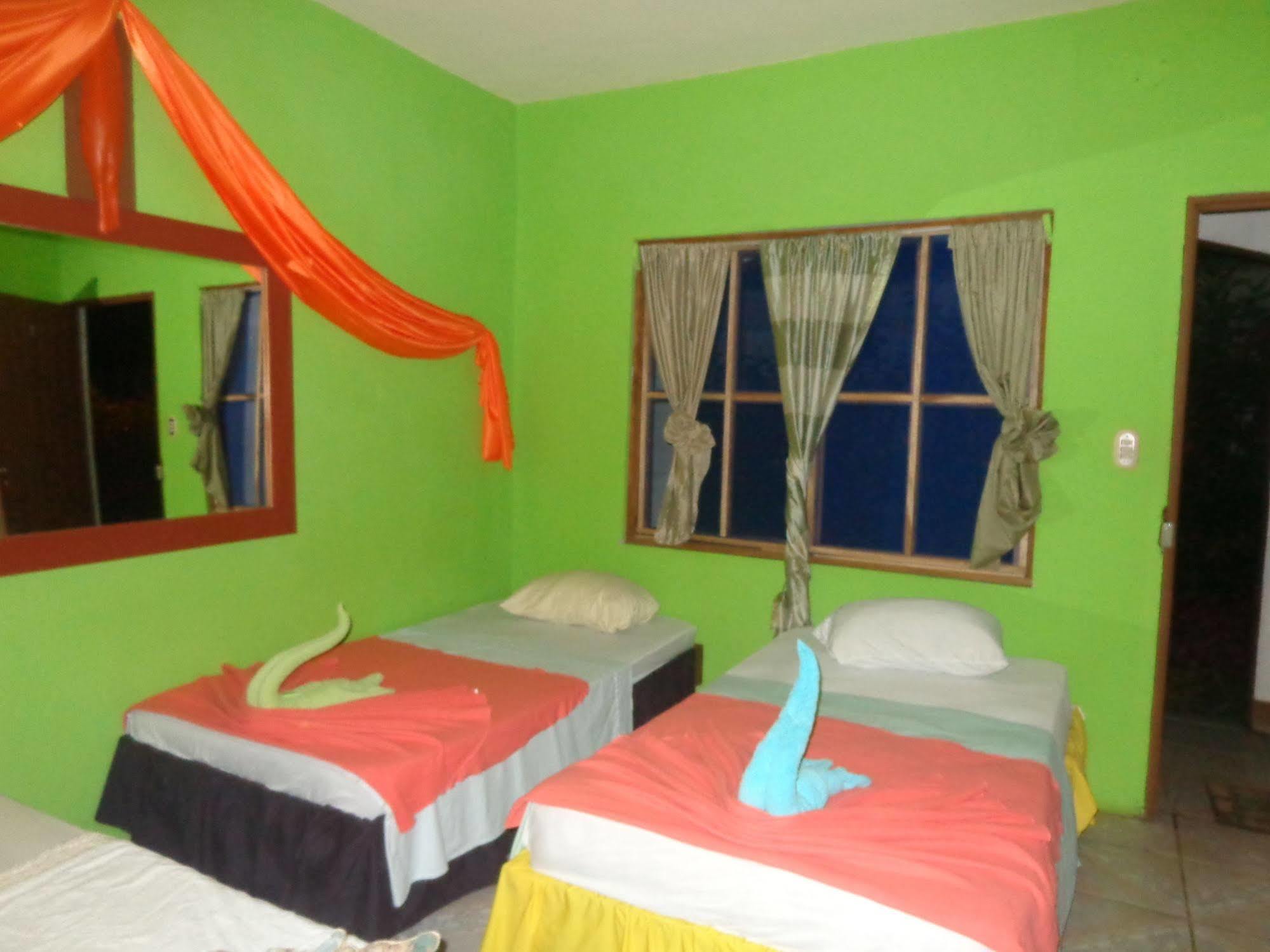 Cabinas Tortuguero Natural Екстер'єр фото